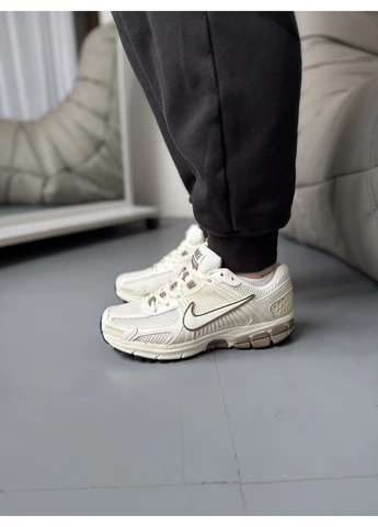 КРОССОВКИ ЖЕНСКИЕ NIKE ZOOM ROAM VOMERO 5 SAIL MIBROWN НАЙК ВОМЕРО 5 КОРИЧНЕВЫЕ No Brand коричневые демисезоны (391949653)