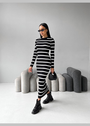 Черно-белое кэжуал платье вязаное Larionoff в полоску