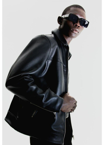 Черная демисезонная мужская куртка из эко-кожи обычного кроя н&м (57536) s черная H&M