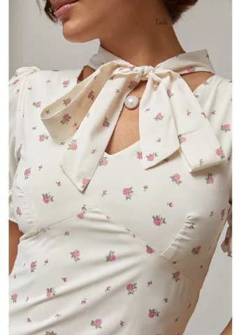 Молочна коротка квіткова сукня з рукавами Lurex