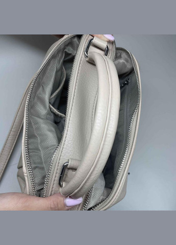 Жіноча сумка з екошкіри з великим відділенням на блискавці світло-бежева Alex&Mia (323158378)