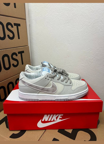Светло-серые всесезонные кроссовки мужские ni dunk sb low white lobster No Brand