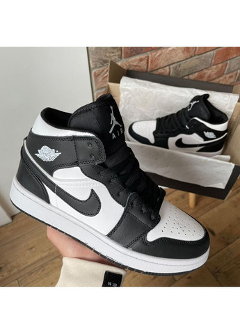 КРОСІВКИ ЖІНОЧІ NIKE AIR JORDAN 1 RETRO HIGH WHITE BLACK LOGO НАЙК АІР ДЖОРДАН No Brand чорні демісезони (369389550)