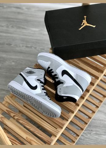 Серые всесезонные кроссовки мужские и женские nike jordan 1 retro smoke grey | найк аир джордан 1 ретро смоук серые No Brand