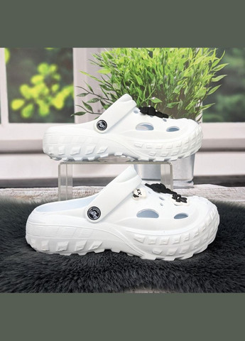 Білі крокси з декором, крокси з джибітсами, білі жіночі крокси код 124501 Jose Amorales (340108199)