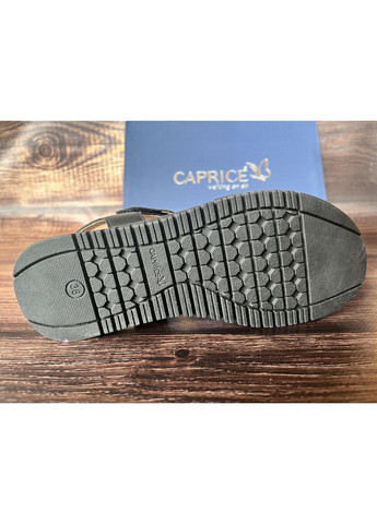 Черные босоножки в черном цвете торговой марки Caprice на липучке