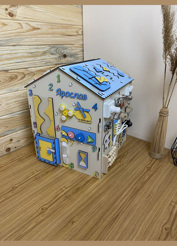 Бізібудинок іменний, максимальна комплектація, бізіхаус, бізіхатинка, розвиваюча дерев'яна іграшка 40х40х50 см No Brand (348357616)