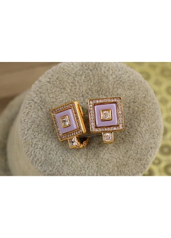 Сережки Три квадрата з бузковою керамікою 1,6 см золотисті love-shopping Xuping Jewelry (362913037)
