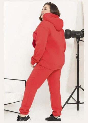 Спортивный костюм женский на флисе красного цвета батал Let's Shop (278274428)