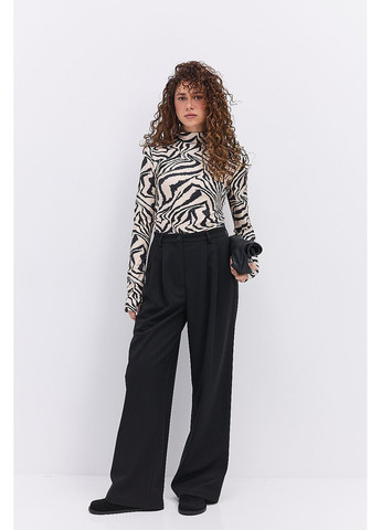 Лонгслив с воротником-стойкой и вырезом для пальчика бежевый с узором под зебру Arjen (364967499)