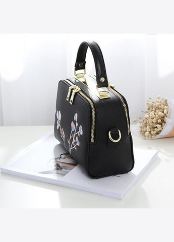 Жіноча сумка з квітковою вишивкою із екошкіри чорна (sku_342) No Brand (330575760)