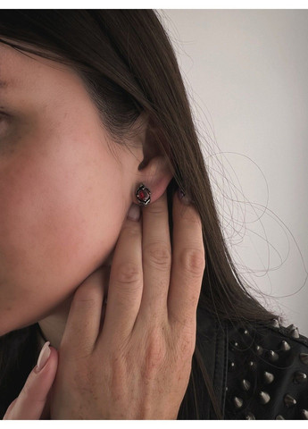 Готичні сережки череп з червоним каменем із медичної сталі ES-041 No Brand (299330609)