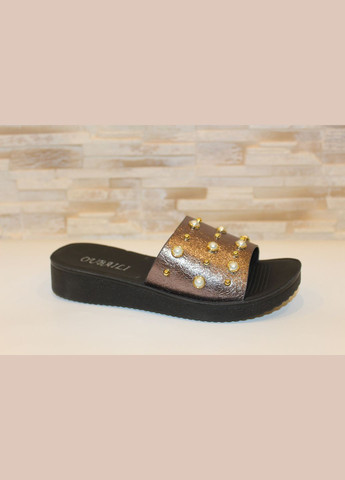 Коричневые шлепанцы женские летние на танкетке No Brand с бусинами, без декора