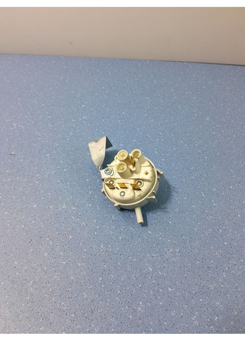 Пресостат для пральної машини AWG 853 7610004 WHIRLPOOL (361863493)