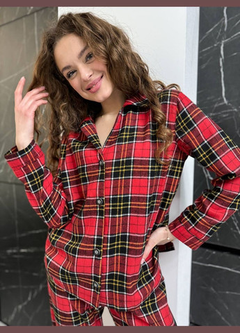 Алая уютная красивая пижама красного цвета в клетку No Brand