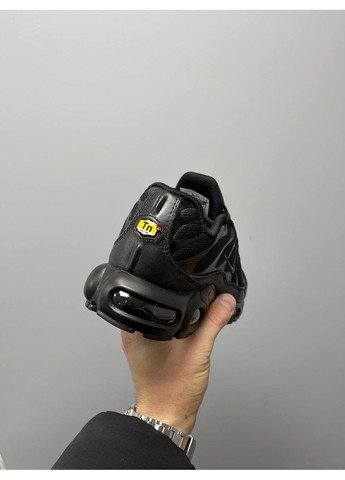 Белые демисезонные кроссовки nike air max plus triple black 604133-050 найк аир макс тн No Brand