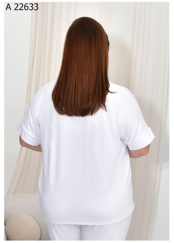 Белая летняя женская футболка большого размера SK