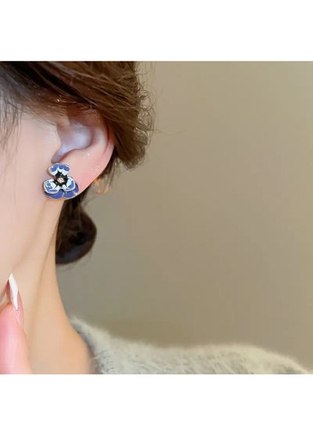Серьги серебристые гвоздики женские синие цветочки 1.5 см AurumLux205 Liresmina Jewelry (356459433)