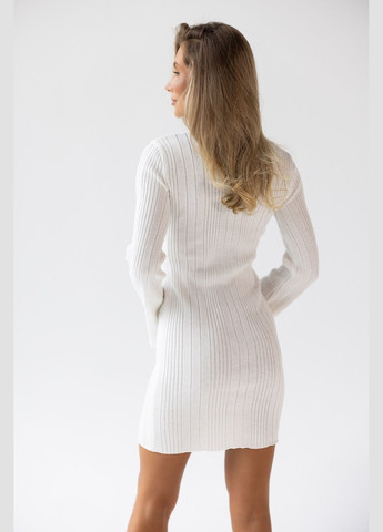Молочное кэжуал платье вязаное Larionoff однотонное