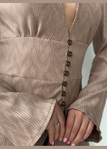 Женский комбинезон Avanti комбинезон-шорты бежевый деловой, повседневный