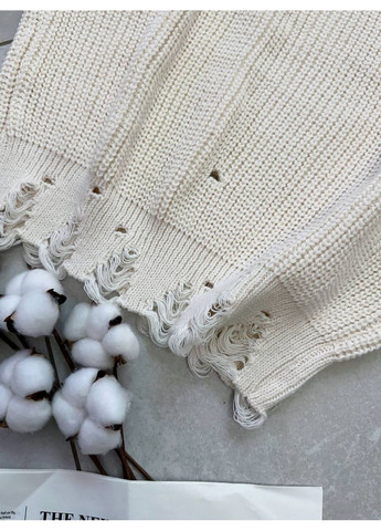 Молочный демисезонный свитер женский рваный пуловер Style Point