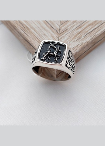 Печатка срібна чоловічий квадрат з чорною емаллю знак зодіаку Стрілець 520-3стрілець, розмір No Brand (316397771)