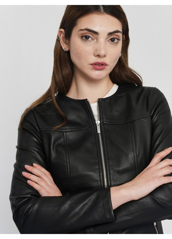 Черная демисезонная куртка Black Tape