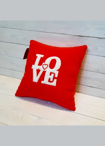 Подушка автомобільна декоративна з вишивкою "LOVE" Червоний (09108) No Brand (382807453)
