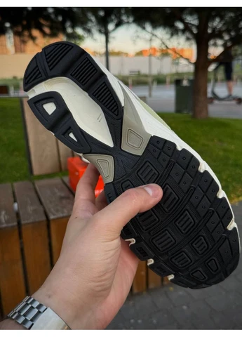 Кремовые всесезонные мужские кроссовки No Brand