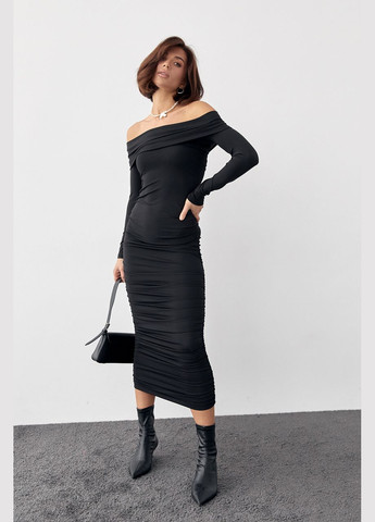 Черное вечернее силуэтное платье с драпировкой и открытыми плечами 00102 Lurex однотонное