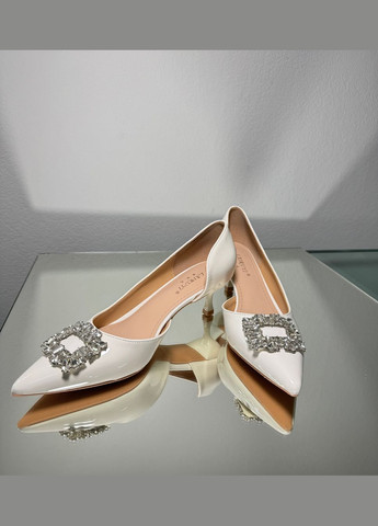 No Brand Весільні жіночі туфлі лакові з брошкою 6см - Білий колір білий з текстиль, — літо (322414606)