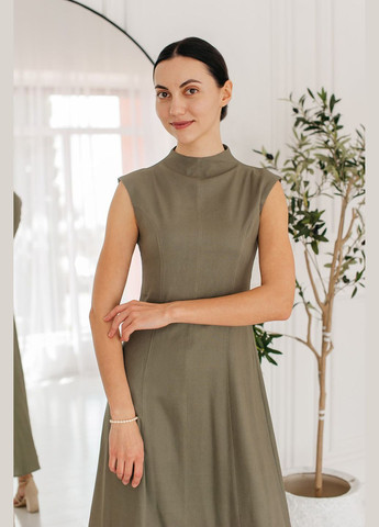 Оливкова (хакі) сукня з льону з високим коміром і приталеним кроєм olive Lana Bryk однотонна