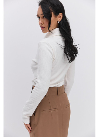 Жіночий теплий лонгслів в рубчик чорний зі стояче-відкладним коміром Arjen (370601939)