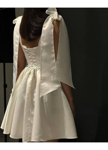 Молочное праздничный, повседневный, кэжуал, вечернее женское платье клеш No Brand однотонное