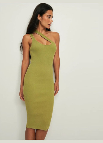 Зеленое эластичное платье с асимметричным вырезом NA-KD