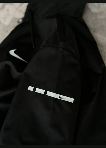 Черная стильная ветровка No Brand