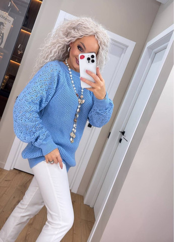 Блакитний демісезонний жіночий светр з ажурними рукавами джемпер No Brand