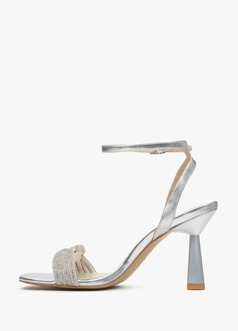 Серебряные босоножки, цвет серебряный Estro