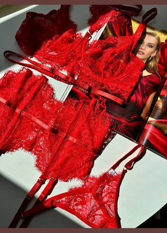 Червоний коммлект жіночої білизни з поясом і гартерами Simply sexy