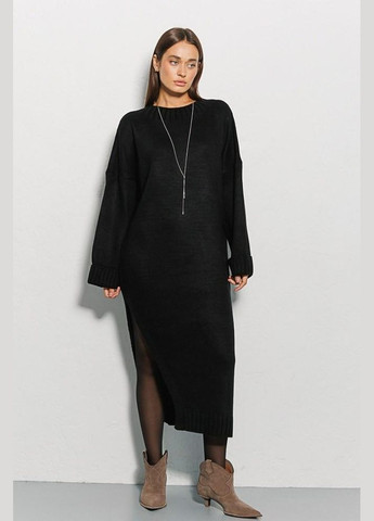 Черное платье-миди черное вязаное с высоким разрезом сбоку mkar101945-4 Modna KAZKA