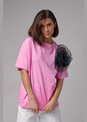 Розовая летняя женская трикотажная футболка с объемным цветком Lurex