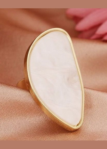 Крупное белое кольцо с перламутром, безразмерное, 4450 No Brand (347629138)