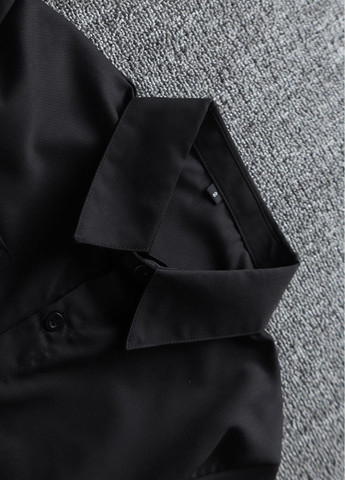 Черная классическая рубашка однотонная No Brand с коротким рукавом