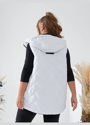 Женская белая жилетка батал для больших размеров тёплая с капюшоном средней длины на молнии Viki Жилет (316035150)