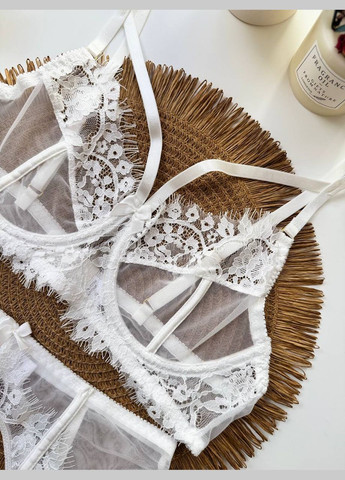 Белый комплект женского белья с поясом и гартерами Simply sexy