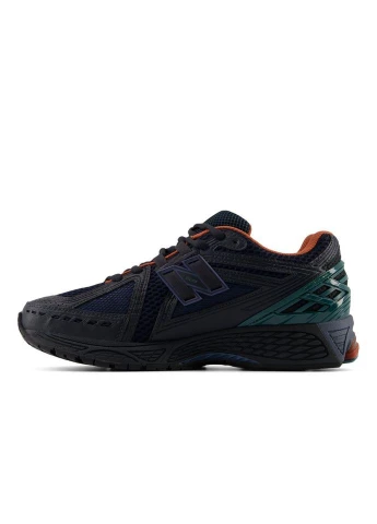 Черные демисезонные кроссовки 1906r phantom new spruce New Balance