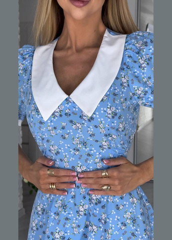 Голубое кэжуал платье в цветочный принт с белым воротником колокол Adelante с цветочным принтом