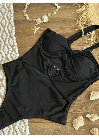 Чорний літній жіночий суцільний купальник з вирізами і декоративним кільцем / жіночий монокіні чорний асиметричний з акцентними отворами No Brand