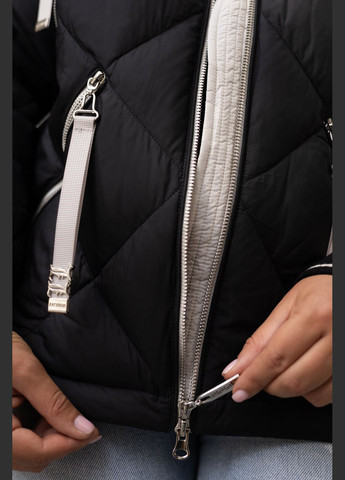 Чорно-біла зимня зимова коротка жіноча куртка чорна з молочним 122252 Svidni