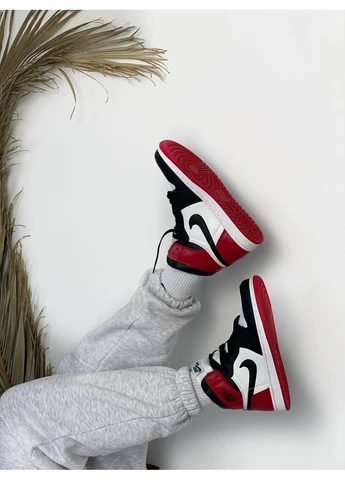 КРОСІВКИ ЖІНОЧІ NIKE AIR JORDAN 1 RETRO HIGH BLACK RED WHITE НАЙК АІР ДЖОРДАН БІЛІ No Brand білі демісезони (392023847)